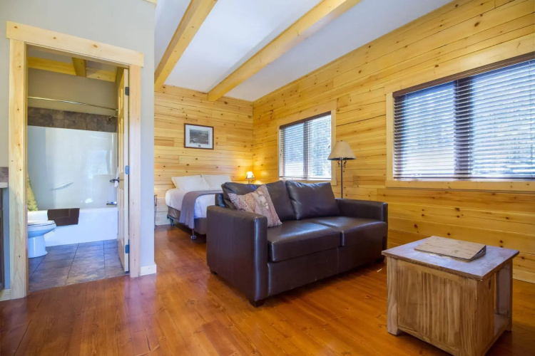 Kootenay Park Lodge