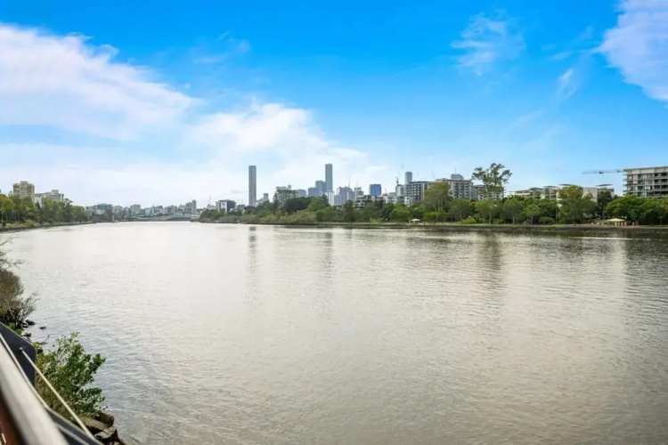 Spaciously Bright 1-bed Apartment