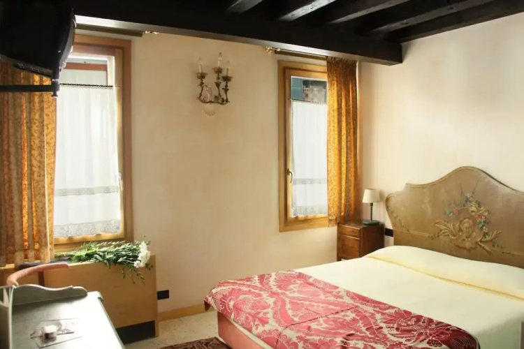 San Simeon Apartments