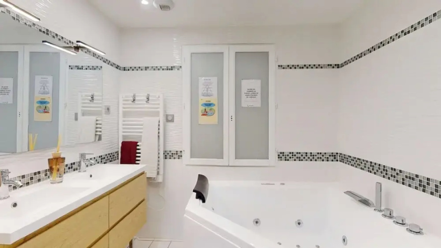 Kimia Suite Room