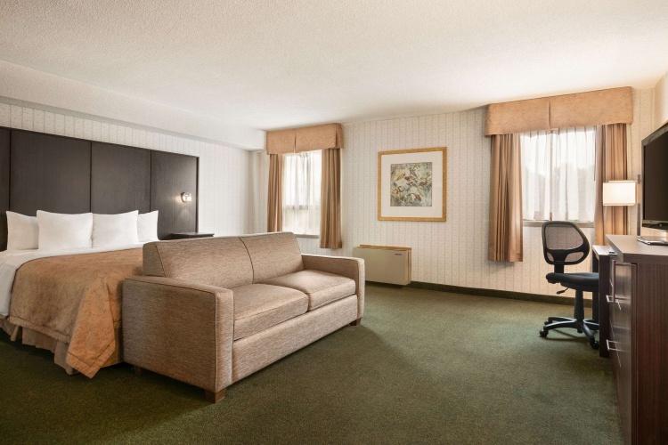 Days Inn by Wyndham Renfrew Conference Centre photo 7