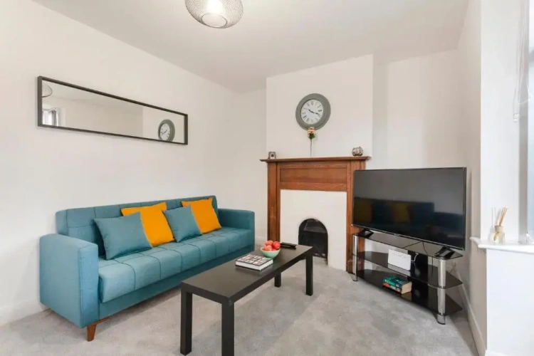 3 Bedrooms Apartment