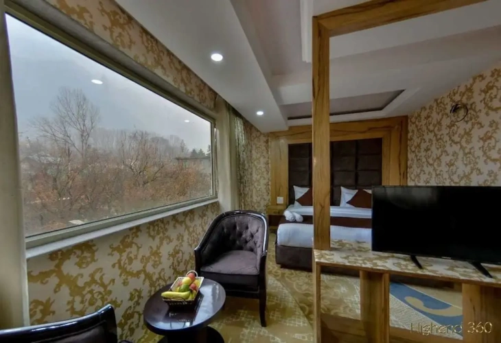 Presidential Double Suite with mountain view