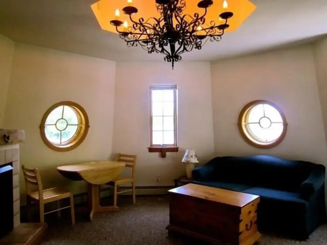 Harbor Light Inn