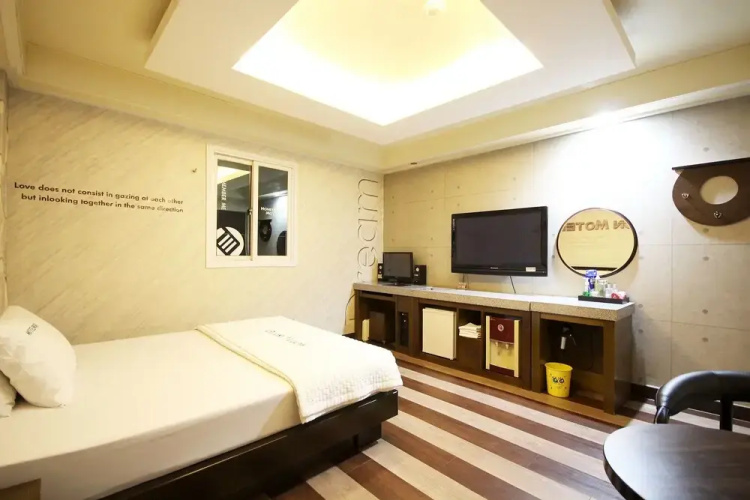 Daegu Dongseong-Ro Honeymoon