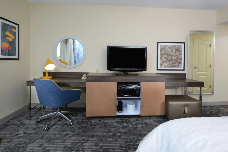 Hampton Inn & Suites Clinton - I-26