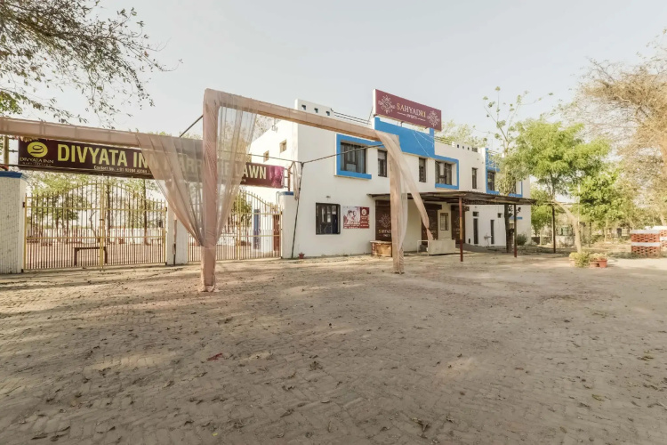 SPOT ON 80057 Sahyadri Inn