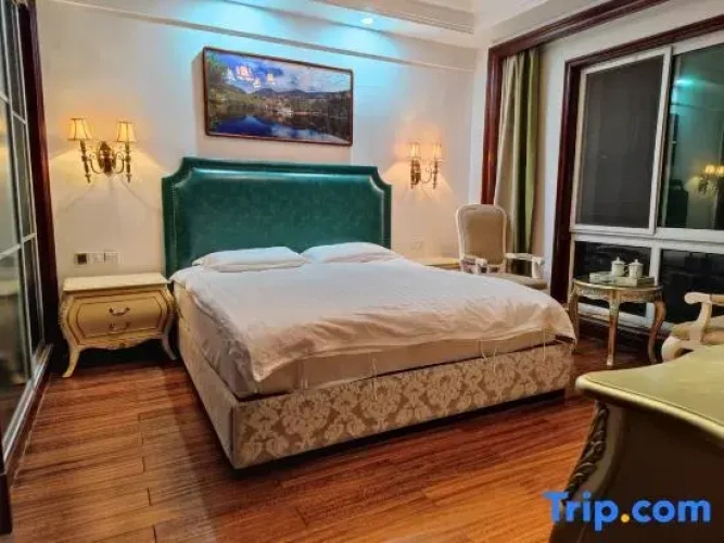 Deluxe Suite