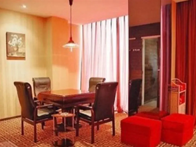 Four Seas Hotel