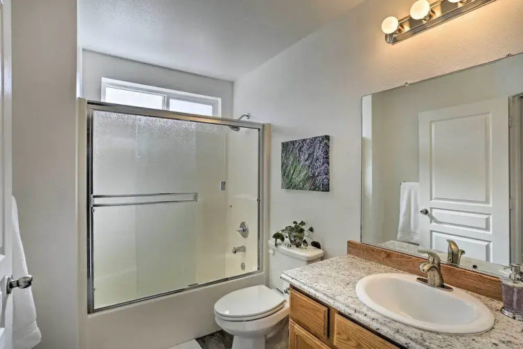 Centrally Located Mt Shasta Home w/ Deck!
