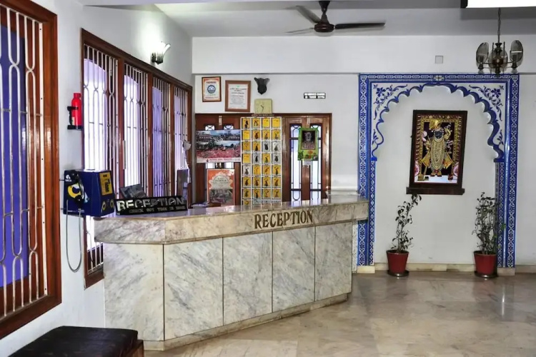 Vinayak Hotel