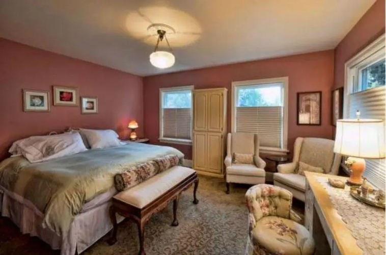 The Maxwell House Bed and Breakfast
