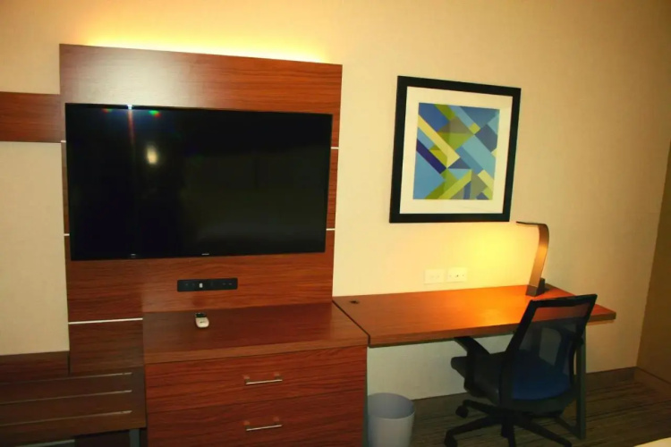 Holiday Inn Express Marina