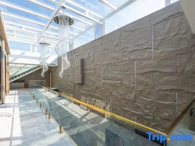 YanHu Bay Hotel
