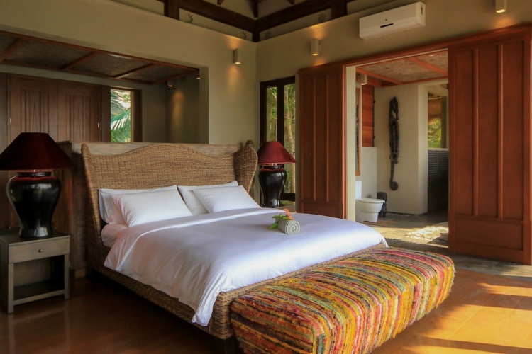 3 Bedrooms Villa beachfront
