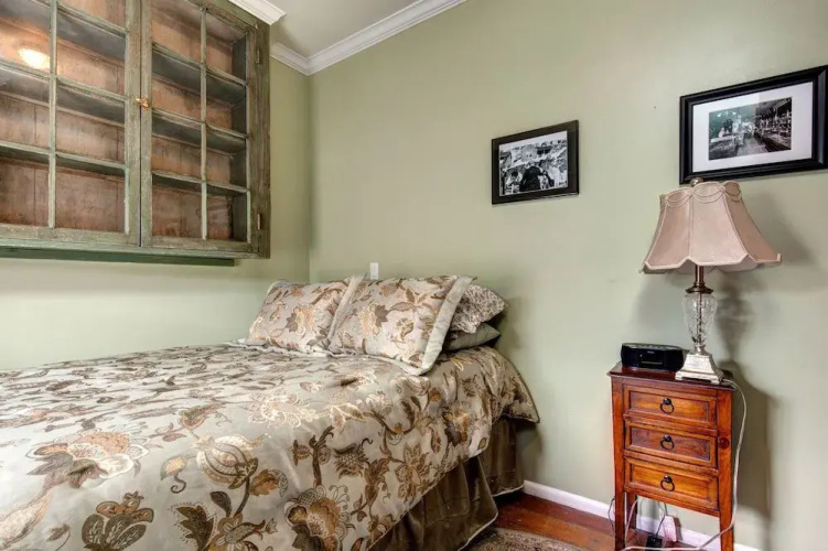 Ontario Park City bungalow