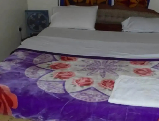 Shalosa Hotel