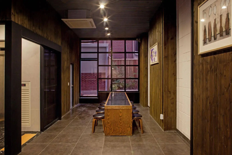 D Seven Suites