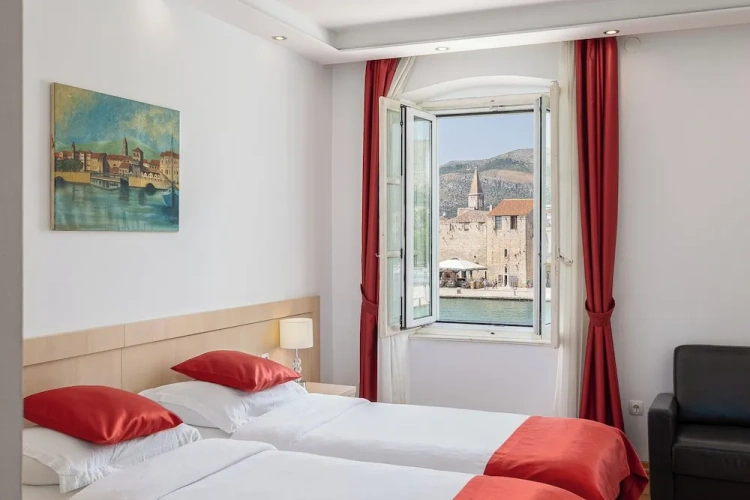 Standard Double room with city view