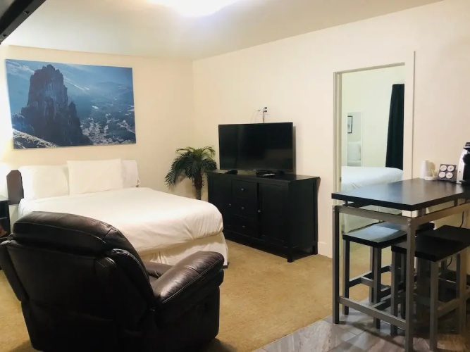 Bison Motel