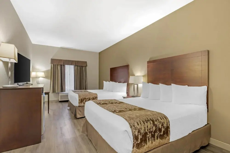 Best Western Plus Pembina Inn & Suites