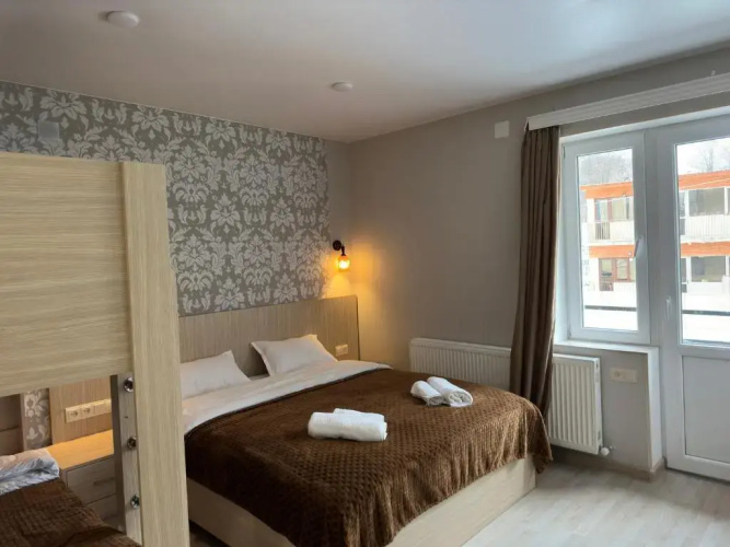 5 Bedrooms House