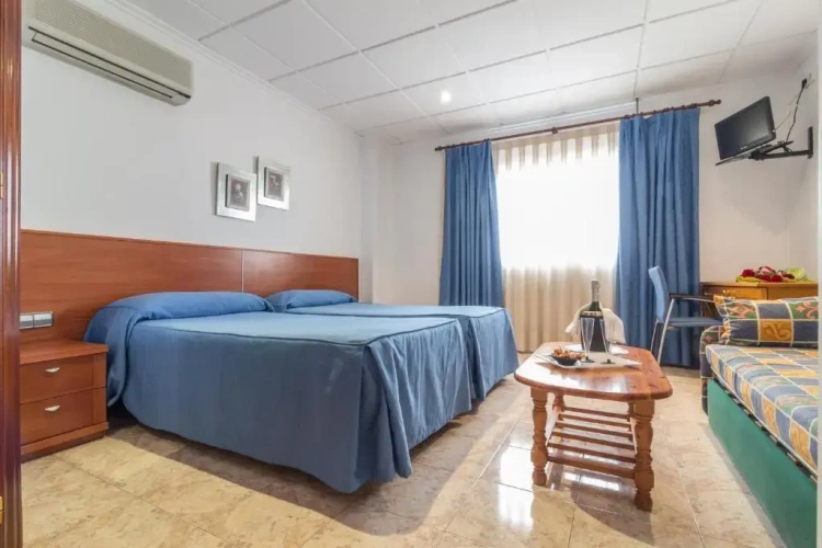 Standard Triple room