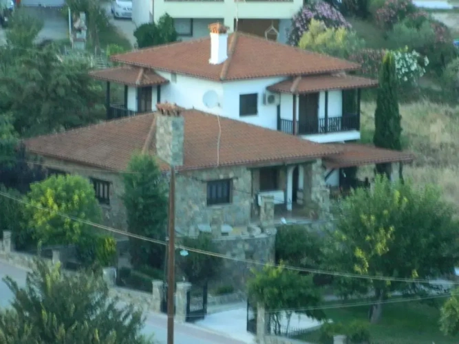 4 Bedrooms Cottage