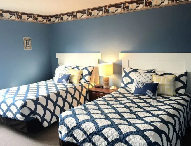 Elk Rapids Lakeshore Inn