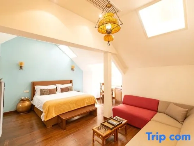 5 Bedrooms Villa
