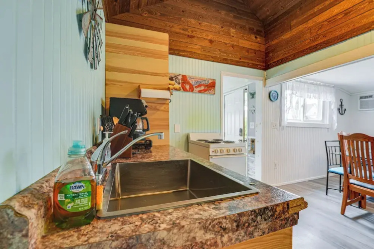 Large Yard: Walkable Cottage in Old Orchard Beach!