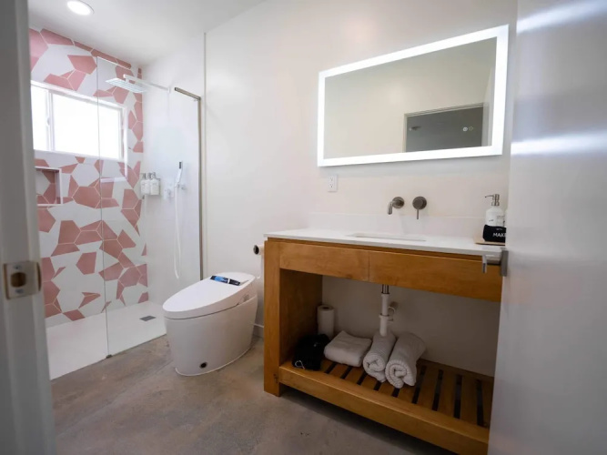 Deluxe Room, 1 King Bed, Kitchen, Pool View