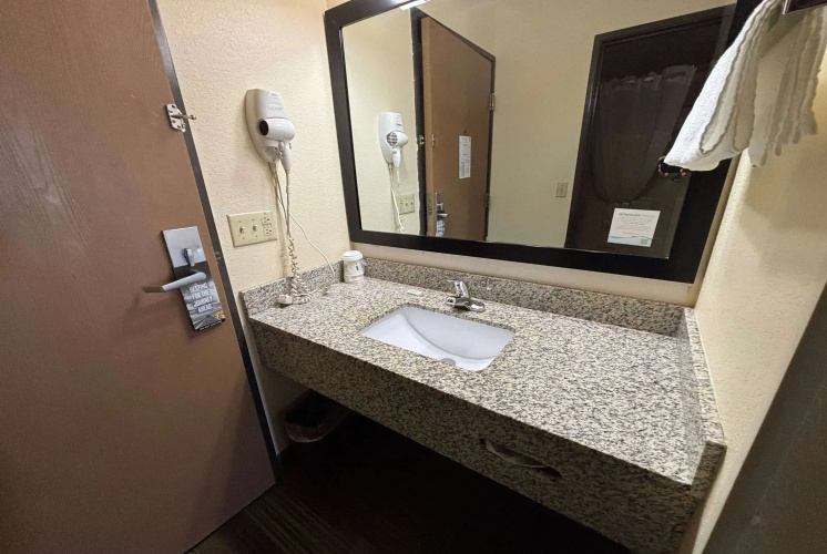 Super 8 by Wyndham Lincoln