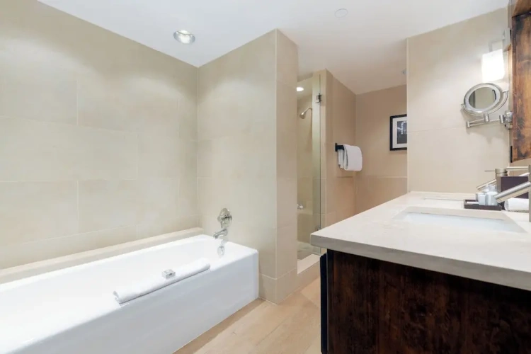 Standard Quadruple room with view