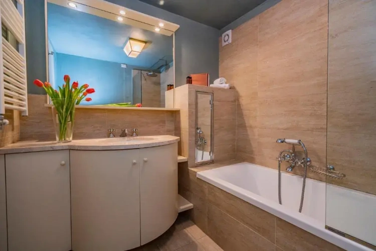 2 Bedrooms Apartment