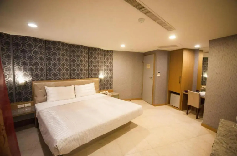 Love Hotel
