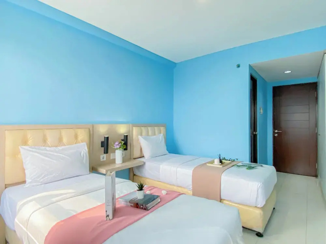 Blue Accent Studio (No Kitchen) At Elvis Tower Apartment
