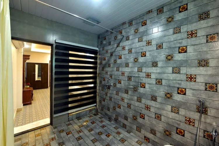 5 Bedrooms Villa