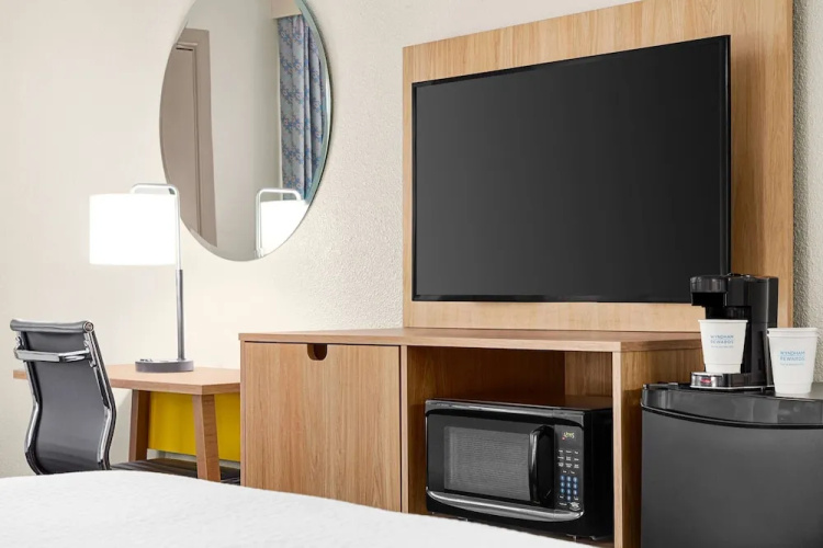 Days Inn Paris