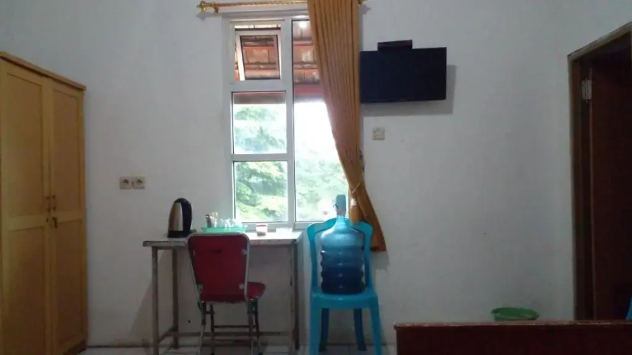 Hotel Raya by OYO Rooms