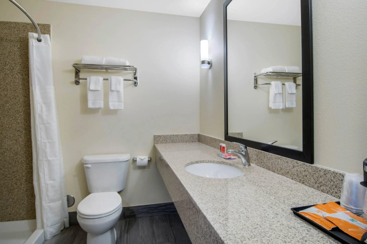 Econo Lodge Inn & Suites Springfield Main Street