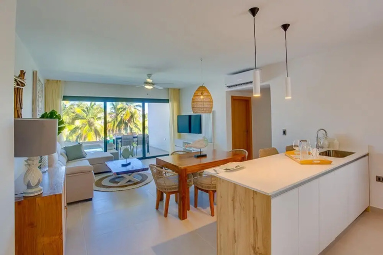 Super Spacious Condo With Private Picuzzi