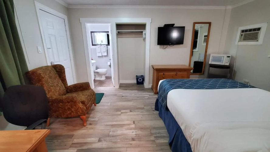Knights Inn Colonial Fireside Inn