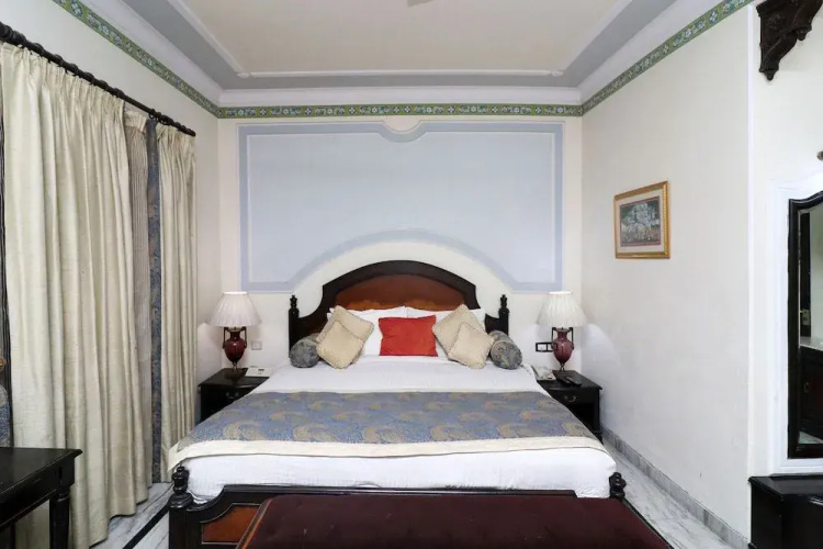 Oyo 25046 Hotel The Orient Taj