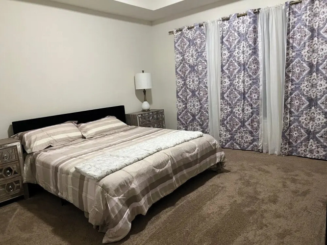 Balmoral Lakeside 5br 4ba House