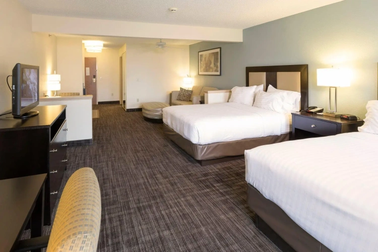 Standard Quadruple room with lake view