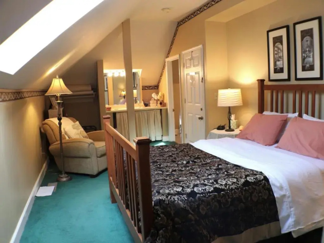 The Lincoln Short North B&B