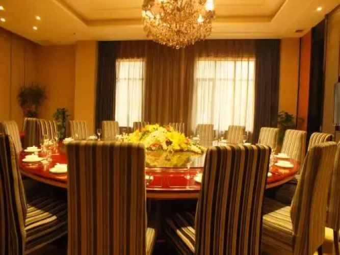 Xiangyang Huayi Hotel