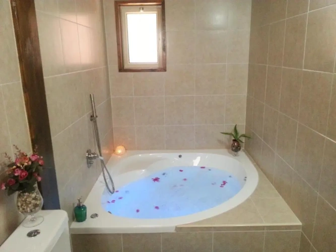 2 Bedrooms Chalet