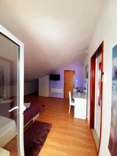 Apartments and Rooms Jasna